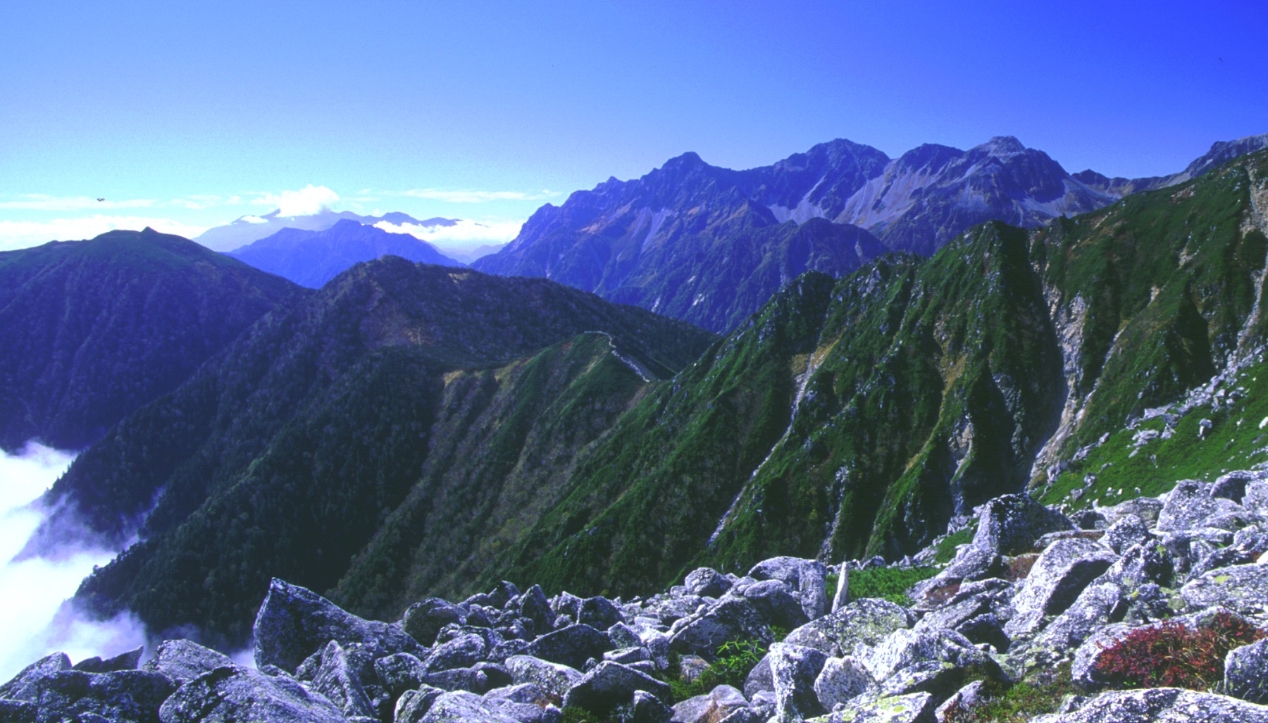 前常念岳より蝶が岳を見る