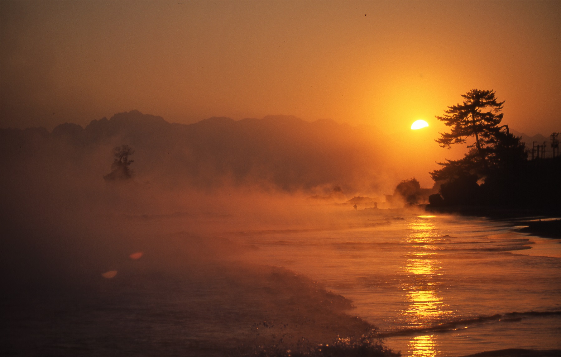 雨晴海岸と毛嵐