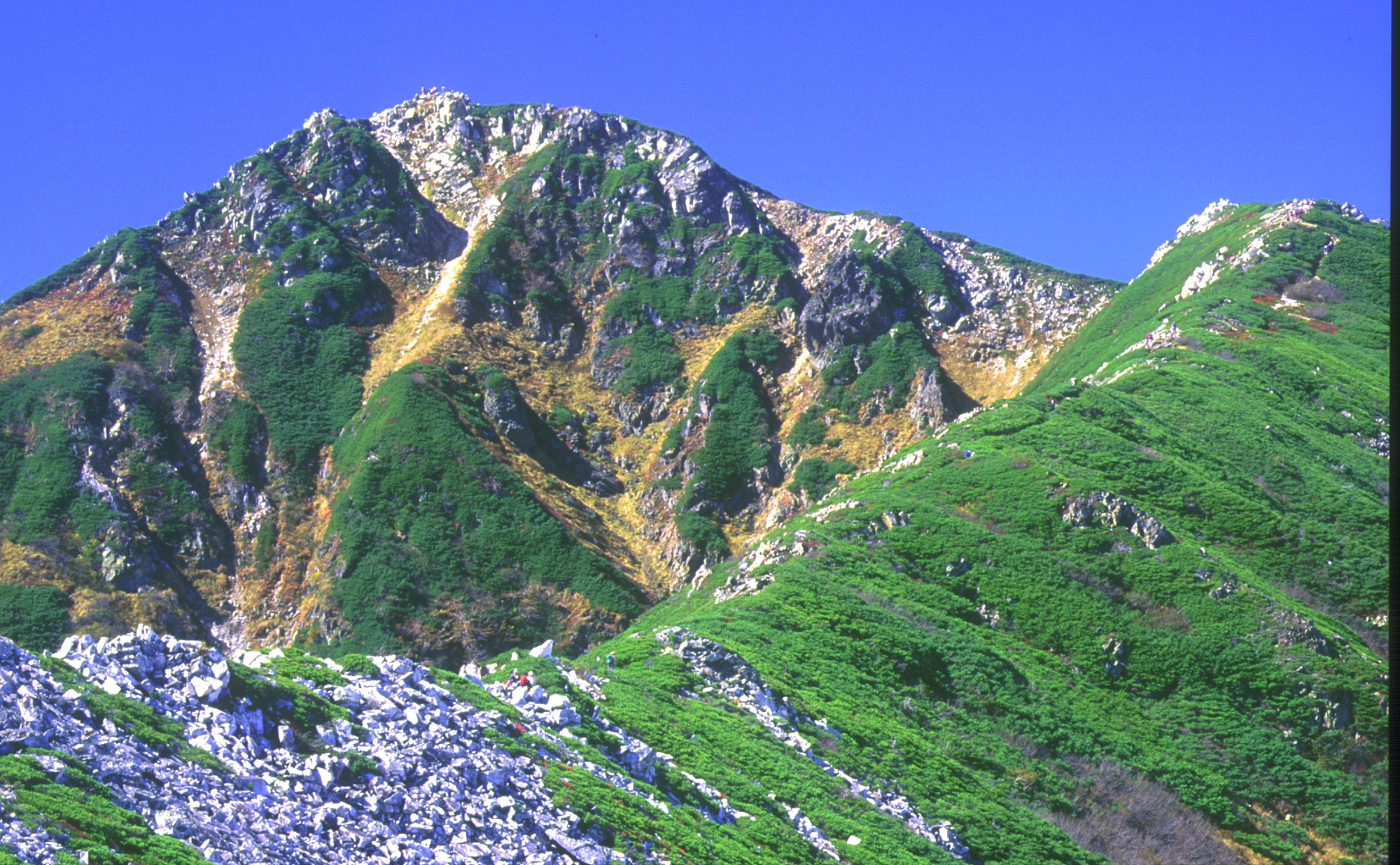 前常念より常念岳を望む